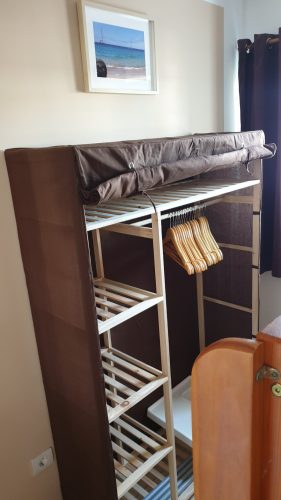 Kleines Schlafzimmer Kleiderregal