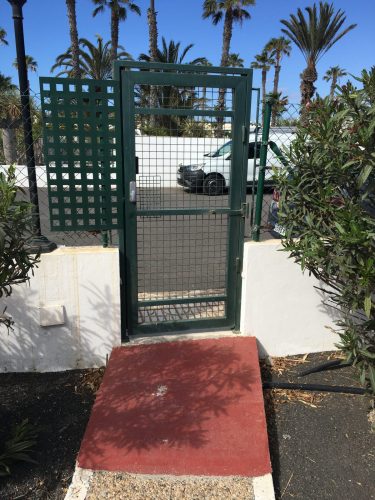 Behindertengerechter Eingang am Tor 6