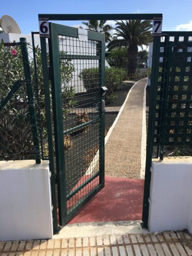 Behindertengerechter Eingang am Tor 6